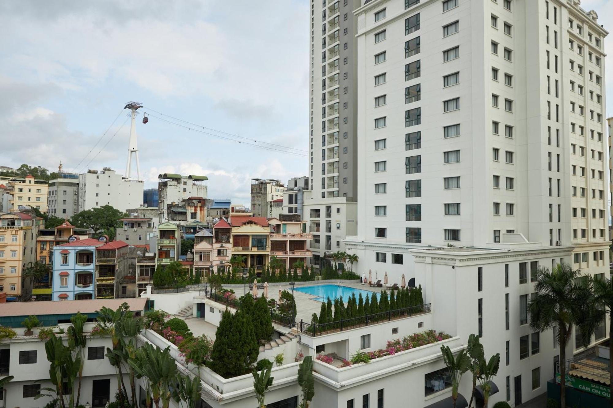 Van Nam Hotel Ha Long Esterno foto