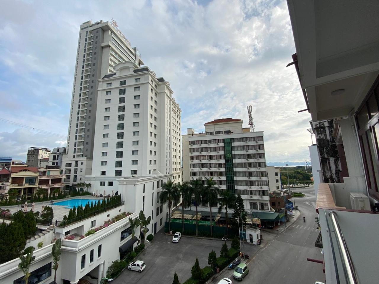 Van Nam Hotel Ha Long Esterno foto