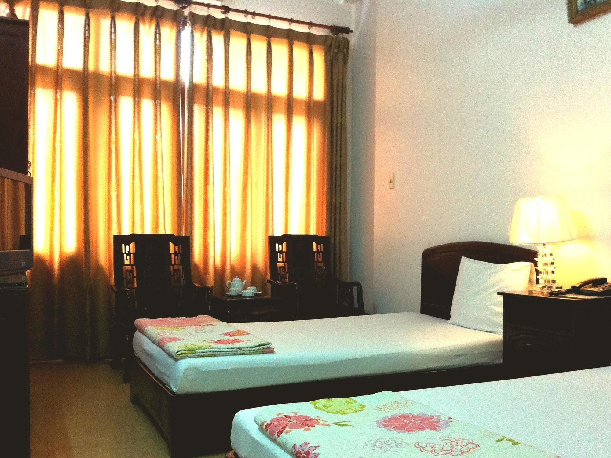 Van Nam Hotel Ha Long Esterno foto
